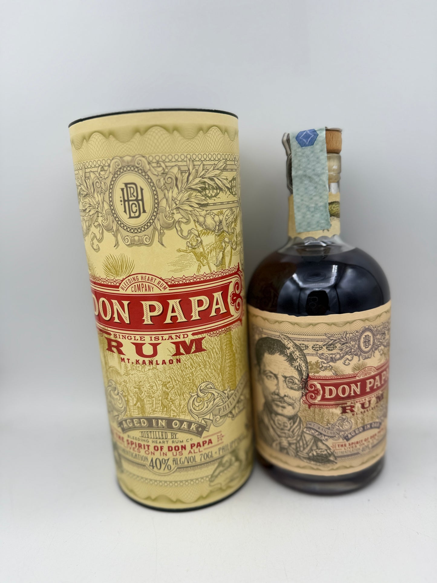 DON PAPA RUM AGED IN EX-BOURBON AMERICAN OAK . 40% AVB