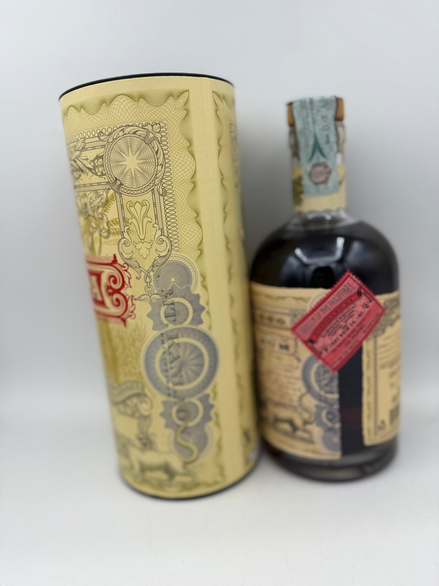 DON PAPA RUM AGED IN EX-BOURBON AMERICAN OAK . 40% AVB