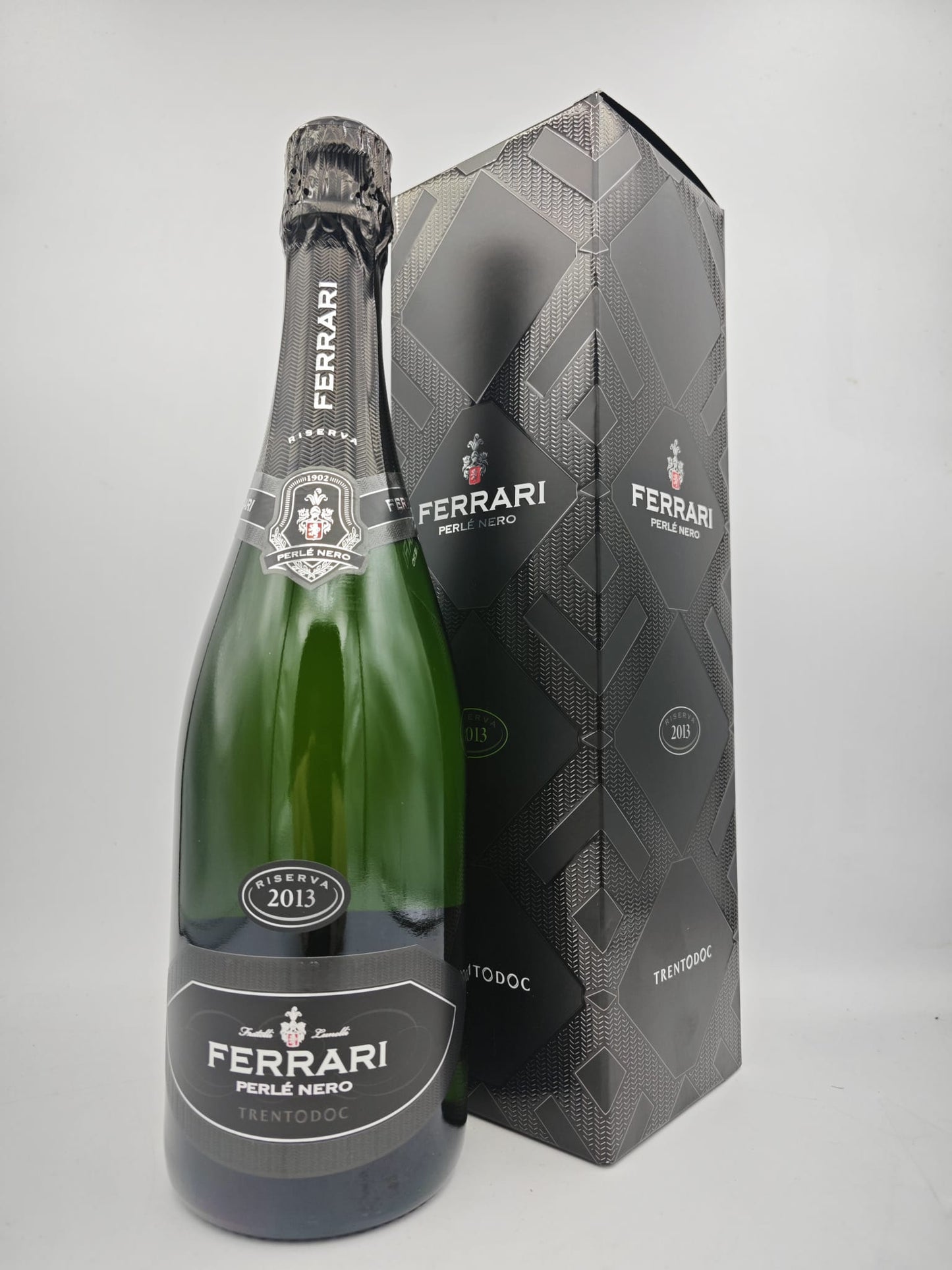 Ferrari - Trento Riserva DOC "Perlé Nero" 2016 (astuccio)