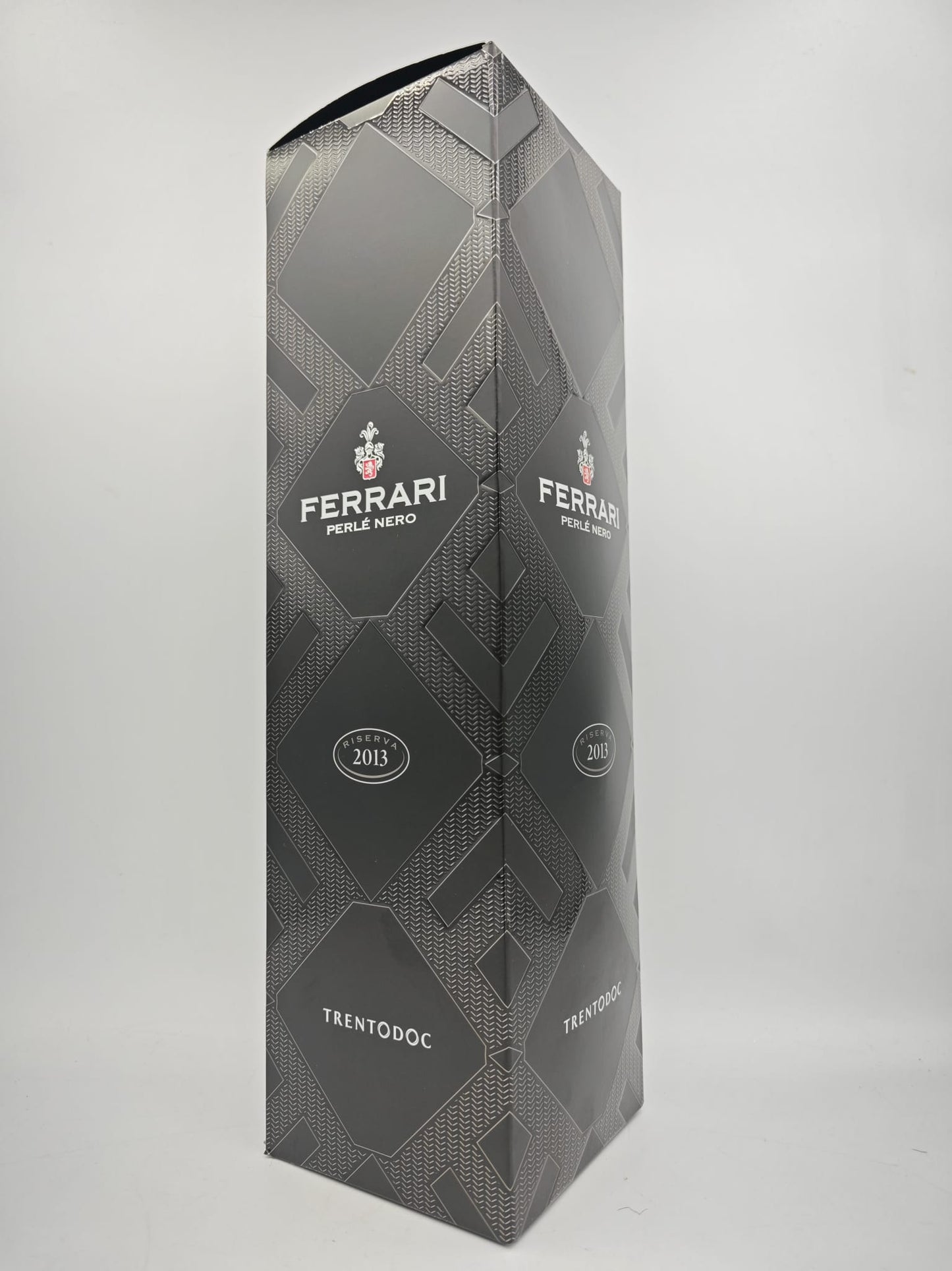 Ferrari - Trento Riserva DOC "Perlé Nero" 2016 (astuccio)