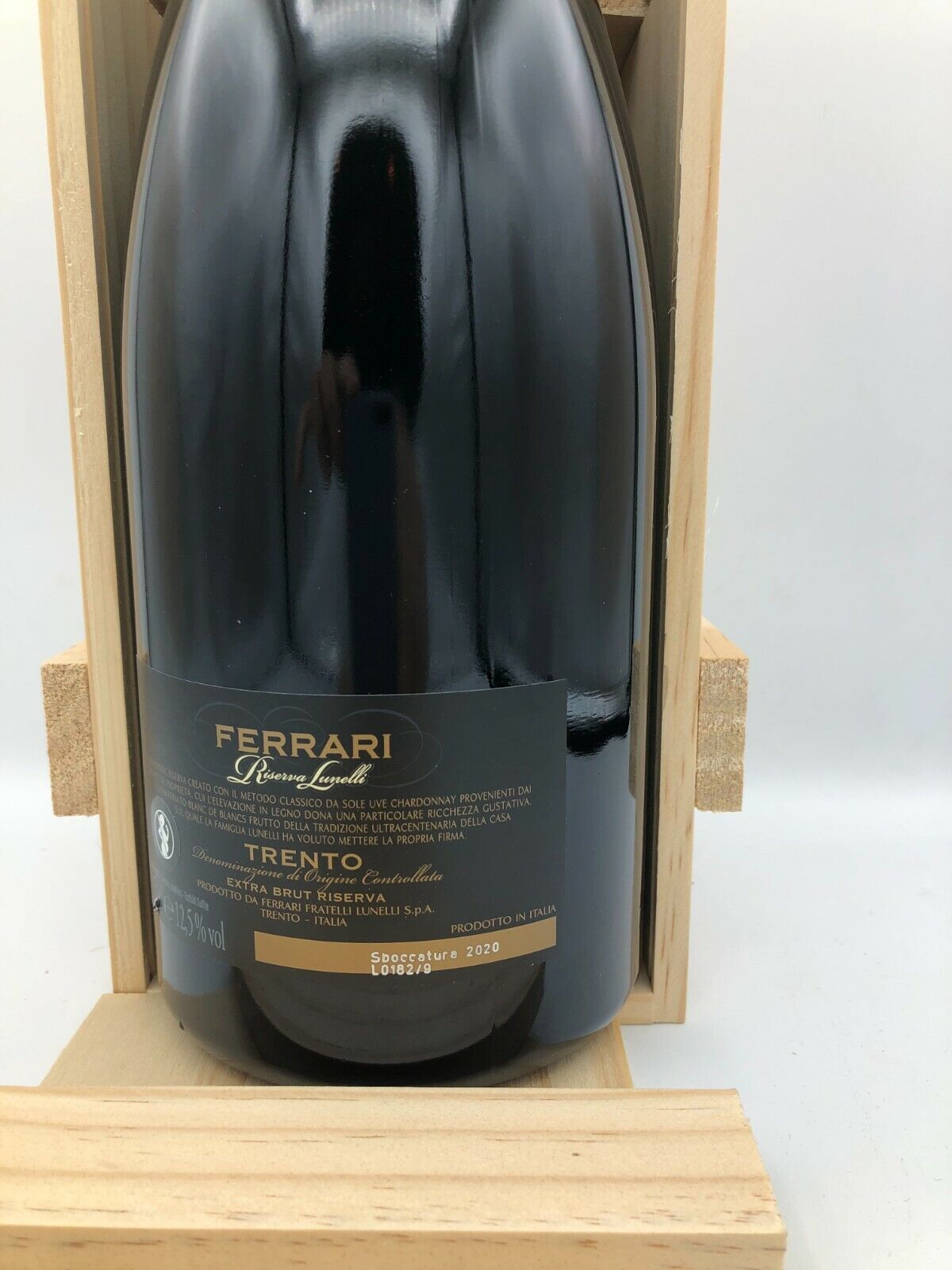 Ferrari Riserva Lunelli 2010 cassa legno 1.5L Trento DOC