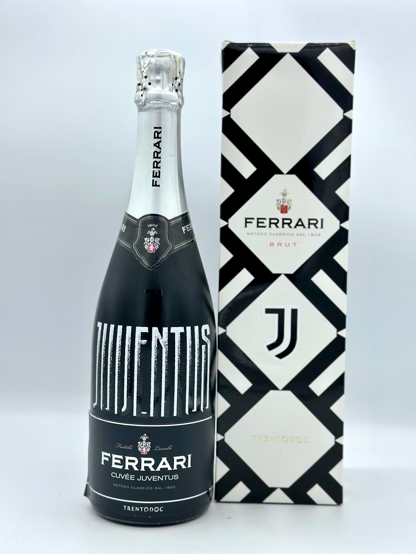 JUVENTUS FERRARI CUVÉE limited edition  dedicata alla squadra più titolata d’Italia.