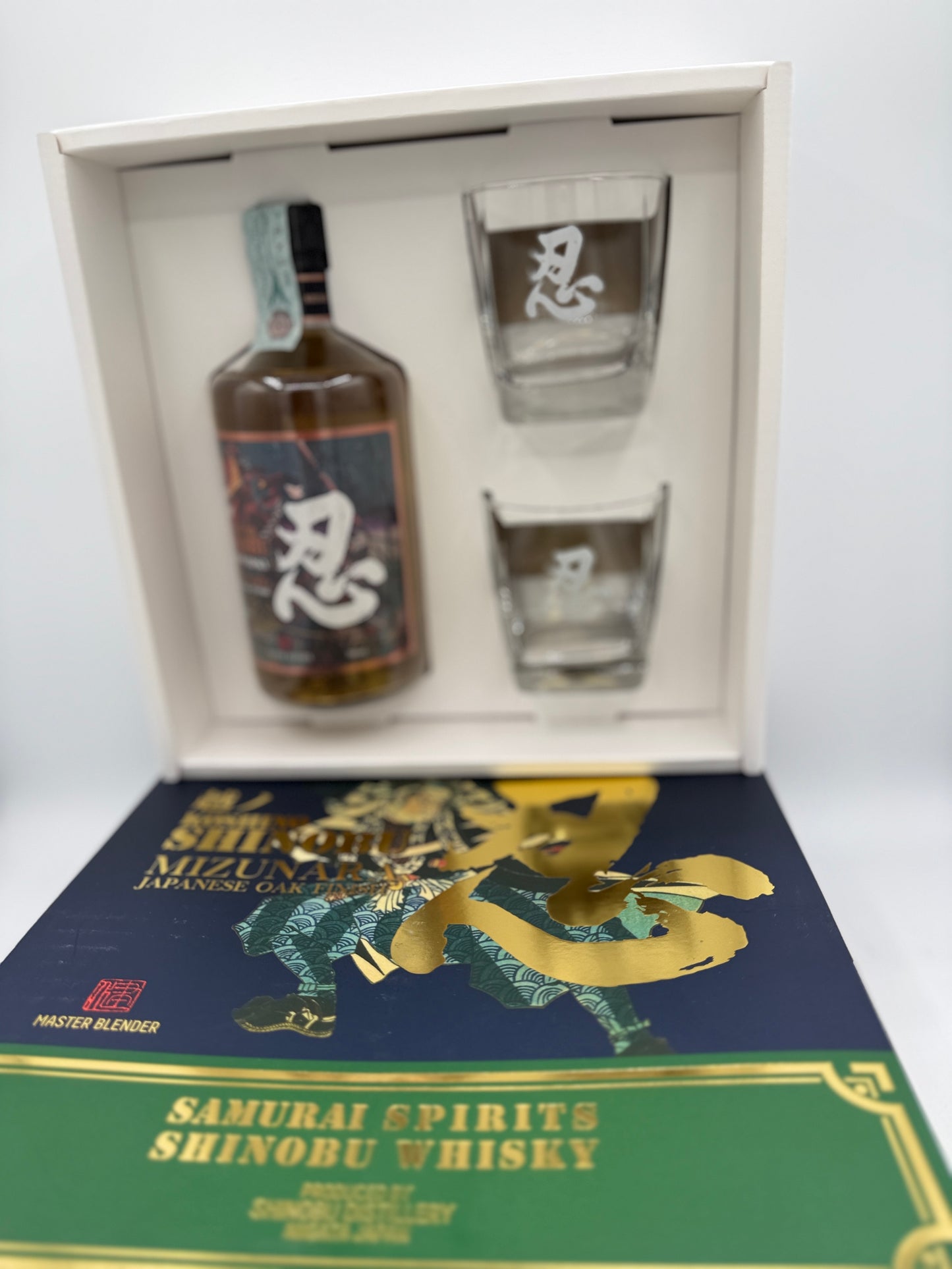 SHINOBU WHISKY BLENDED + 2 BICCHIERI – (COFANETTO REGALO)