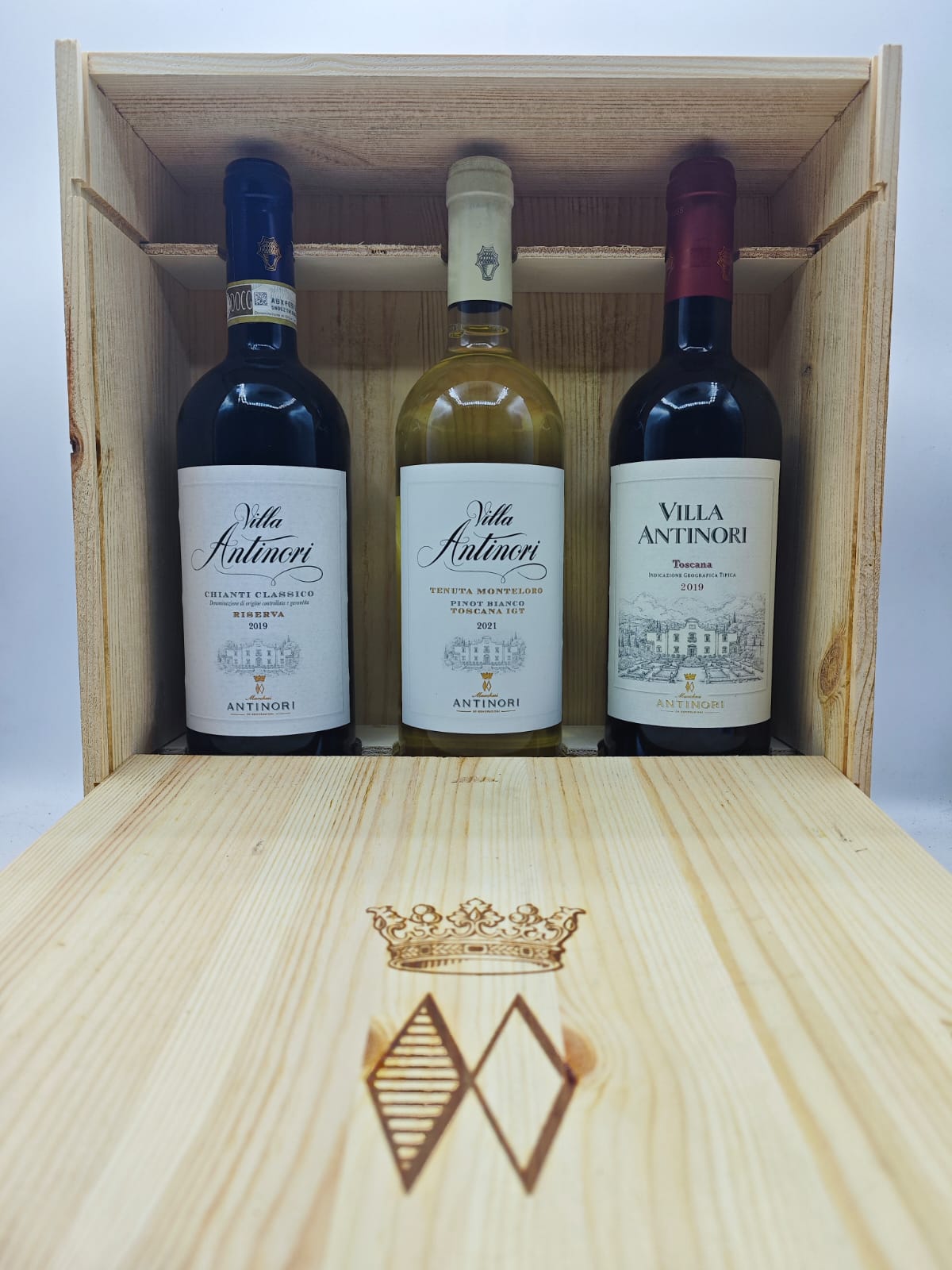 Cassetta 3BT Villa Antinori - 1bt Villa Antinori rosso 2019 1bt Villa Antinori riserva 2019 1bt Pinot Bianco 2021 - Antinori