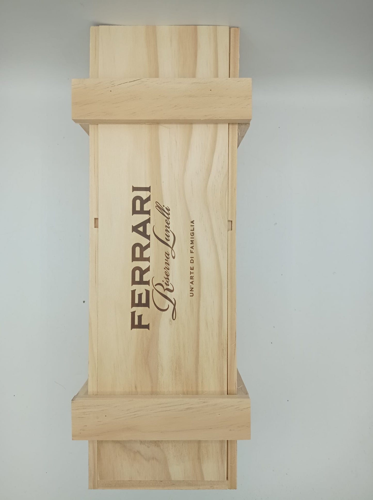 Ferrari Riserva Lunelli 2015 cassa legno 1.5L Trento DOC