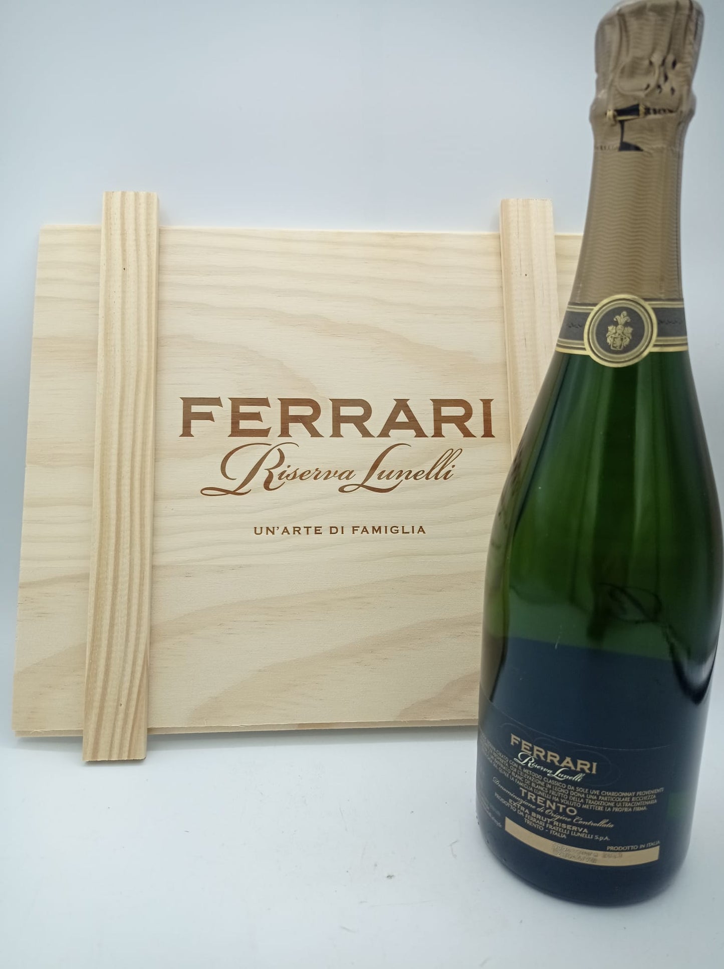 Ferrari Extra Brut Riserva Lunelli 2015