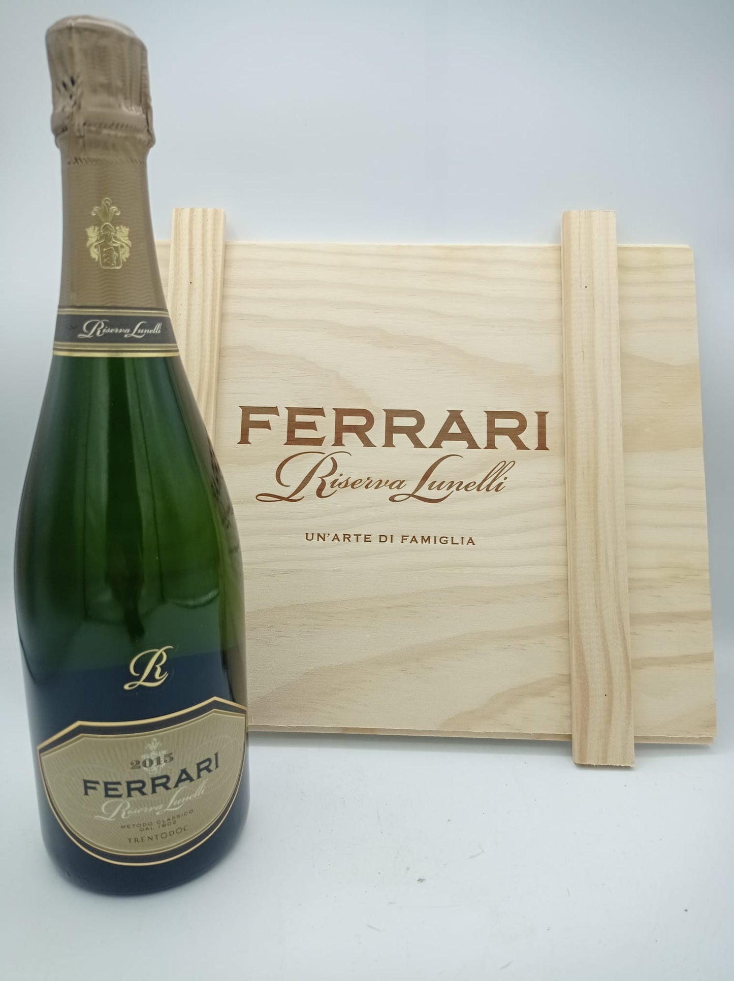 Ferrari Extra Brut Riserva Lunelli 2015