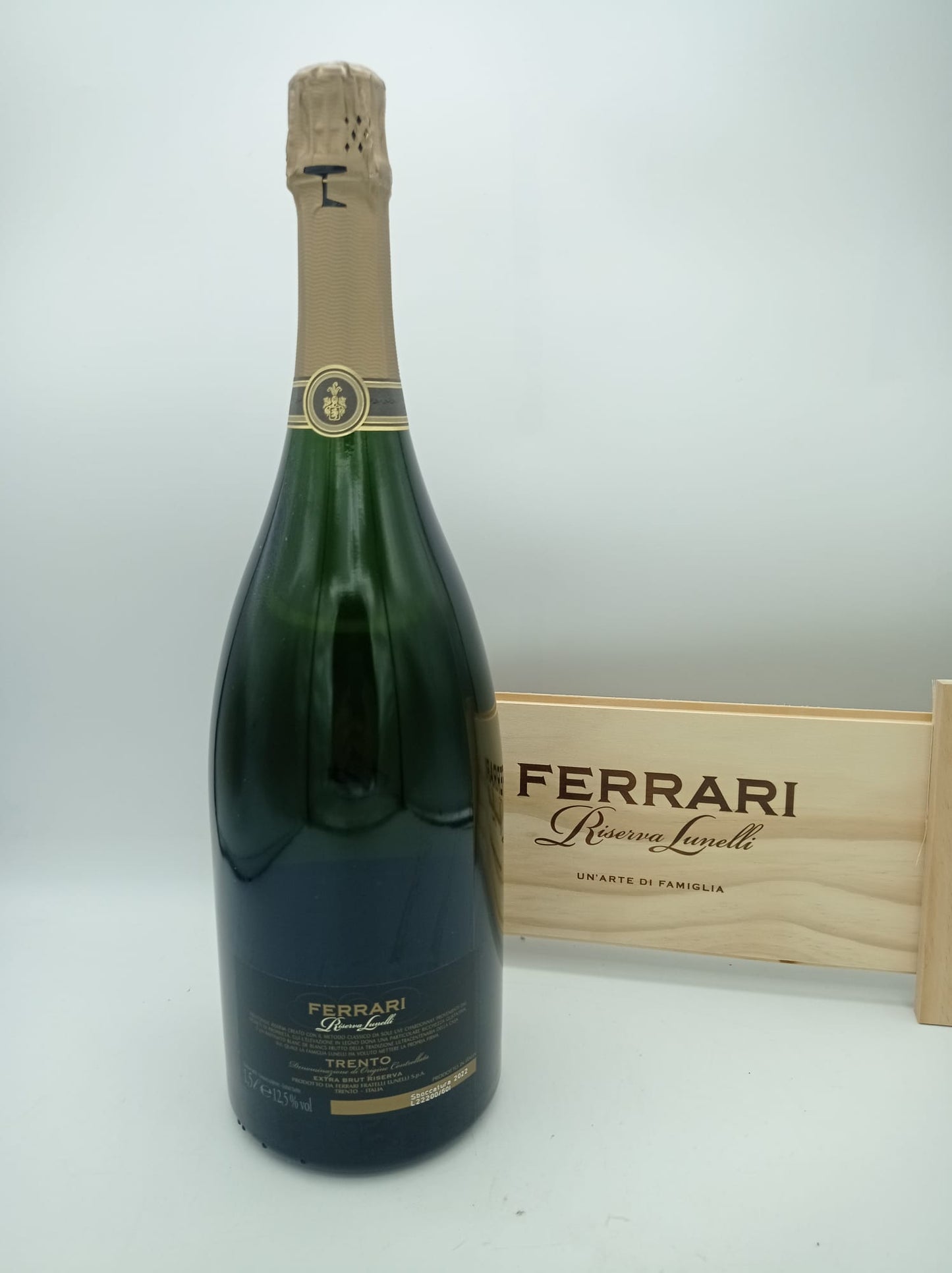 Ferrari Riserva Lunelli 2015 cassa legno 1.5L Trento DOC