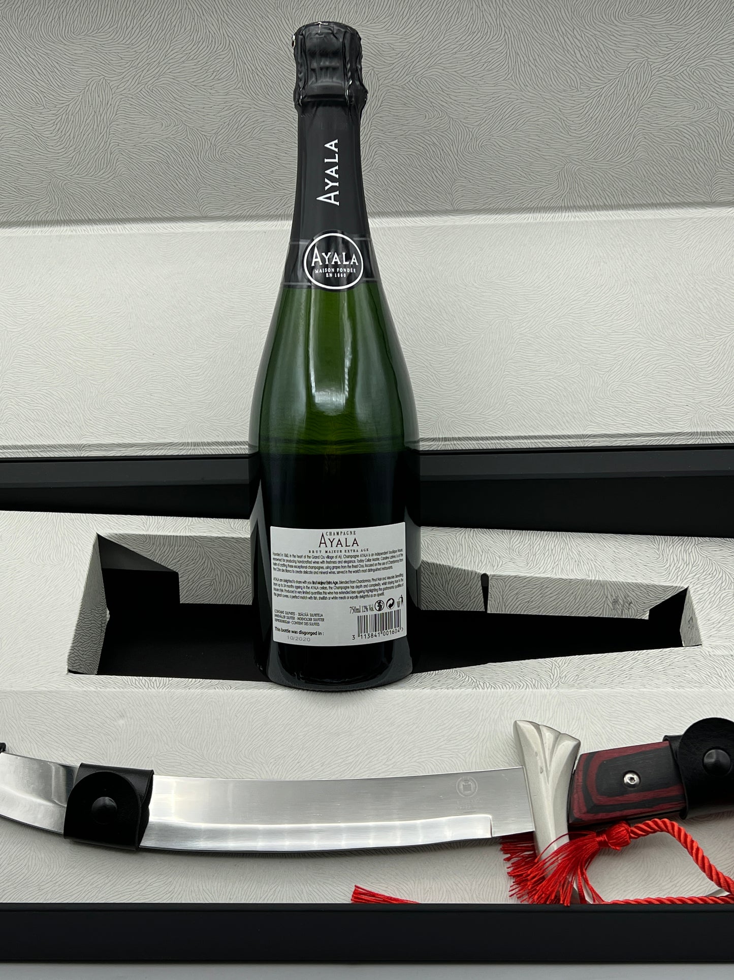 Champagne Brut Majeur Extra Age Ayala Sciabolly – Confezione con sciabola